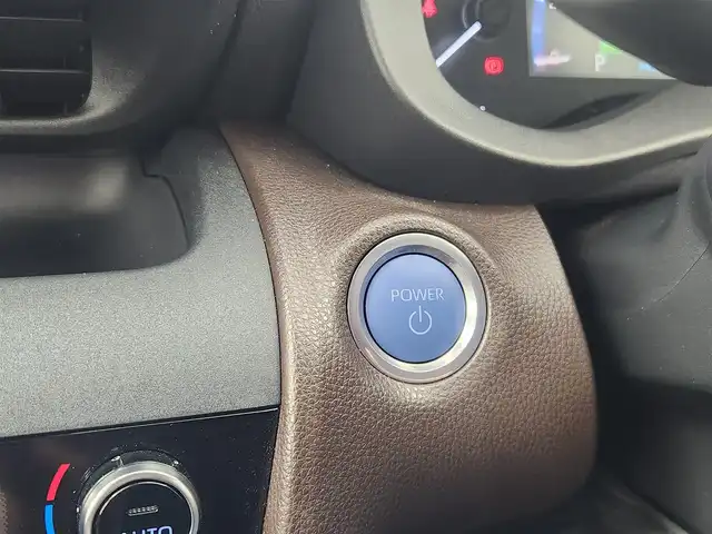 トヨタ ヤリスクロス ハイブリッド Z 愛知県 2022(令4)年 1.2万km ホワイトパールクリスタルシャイン ディスプレイオーディオ　/全方位カメラ　/追従クルコン　/シートヒーター　/パワーシート　/ハーフレザー　/前後ドラレコ　/BSM　/ＥＴＣ　/アルミホイール　/LEDライト　/オートハイビーム　/保証書　/取説　/記録簿