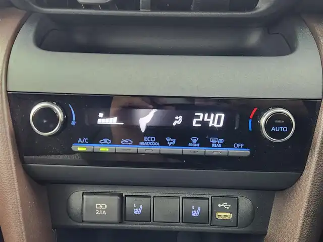 トヨタ ヤリスクロス ハイブリッド Z 愛知県 2022(令4)年 1.2万km ホワイトパールクリスタルシャイン ディスプレイオーディオ　/全方位カメラ　/追従クルコン　/シートヒーター　/パワーシート　/ハーフレザー　/前後ドラレコ　/BSM　/ＥＴＣ　/アルミホイール　/LEDライト　/オートハイビーム　/保証書　/取説　/記録簿