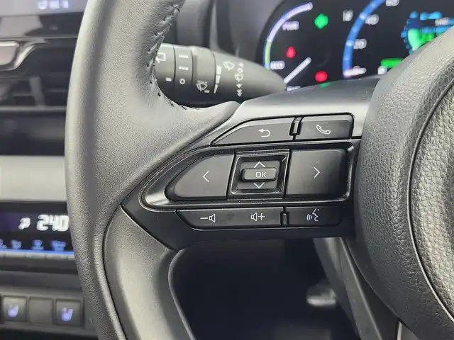 トヨタ ヤリスクロス ハイブリッド Z 愛知県 2022(令4)年 1.2万km ホワイトパールクリスタルシャイン ディスプレイオーディオ　/全方位カメラ　/追従クルコン　/シートヒーター　/パワーシート　/ハーフレザー　/前後ドラレコ　/BSM　/ＥＴＣ　/アルミホイール　/LEDライト　/オートハイビーム　/保証書　/取説　/記録簿