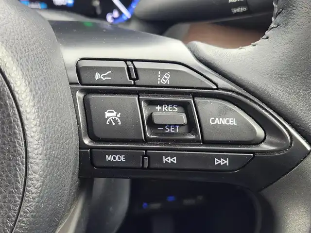 トヨタ ヤリスクロス ハイブリッド Z 愛知県 2022(令4)年 1.2万km ホワイトパールクリスタルシャイン ディスプレイオーディオ　/全方位カメラ　/追従クルコン　/シートヒーター　/パワーシート　/ハーフレザー　/前後ドラレコ　/BSM　/ＥＴＣ　/アルミホイール　/LEDライト　/オートハイビーム　/保証書　/取説　/記録簿