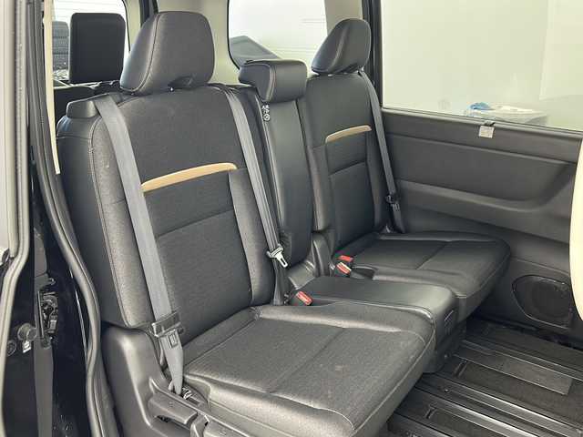 日産 セレナ ハイウェイスター V 宮城県 2023(令5)年 5.4万km ダイヤモンドブラック 禁煙車/プロパイロット/アラウンドビューモニター/エマージェンシーブレーキ/車線逸脱警報/ブラインドスポットモニター/前後コーナーセンサー/純正12.3型ディスプレイオーディオナビ/・USB.BT.スマホ連携/フルセグTV/両側パワースライドドア/ハーフレザーシート/LEDヘッドライト/フォグランプ/ビルトインETC2.0/アイドリングストップ/横滑り防止装置/パドルシフト/ステアリングスイッチ/電動パーキングブレーキ/オートホールド/置くだけ充電/純正16インチアルミホイール/純正フロアマット/ロールサンシェード/シートバックテーブル/シート背面USBソケット