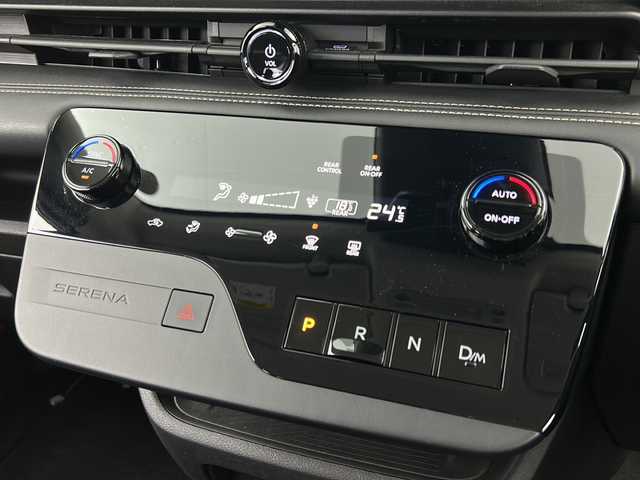 日産 セレナ ハイウェイスター V 宮城県 2023(令5)年 5.4万km ダイヤモンドブラック 禁煙車/プロパイロット/アラウンドビューモニター/エマージェンシーブレーキ/車線逸脱警報/ブラインドスポットモニター/前後コーナーセンサー/純正12.3型ディスプレイオーディオナビ/・USB.BT.スマホ連携/フルセグTV/両側パワースライドドア/ハーフレザーシート/LEDヘッドライト/フォグランプ/ビルトインETC2.0/アイドリングストップ/横滑り防止装置/パドルシフト/ステアリングスイッチ/電動パーキングブレーキ/オートホールド/置くだけ充電/純正16インチアルミホイール/純正フロアマット/ロールサンシェード/シートバックテーブル/シート背面USBソケット
