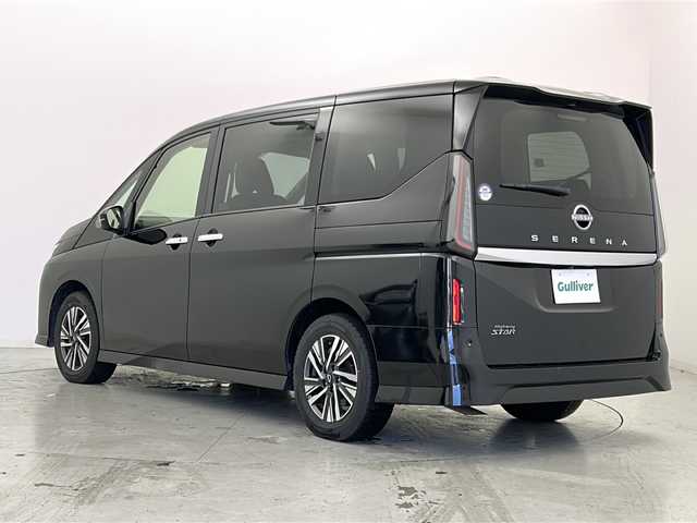 日産 セレナ ハイウェイスター V 宮城県 2023(令5)年 5.4万km ダイヤモンドブラック 禁煙車/プロパイロット/アラウンドビューモニター/エマージェンシーブレーキ/車線逸脱警報/ブラインドスポットモニター/前後コーナーセンサー/純正12.3型ディスプレイオーディオナビ/・USB.BT.スマホ連携/フルセグTV/両側パワースライドドア/ハーフレザーシート/LEDヘッドライト/フォグランプ/ビルトインETC2.0/アイドリングストップ/横滑り防止装置/パドルシフト/ステアリングスイッチ/電動パーキングブレーキ/オートホールド/置くだけ充電/純正16インチアルミホイール/純正フロアマット/ロールサンシェード/シートバックテーブル/シート背面USBソケット