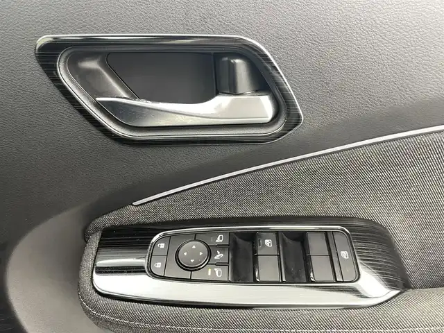 日産 オーラ G 熊本県 2023(令5)年 4万km ピュアホワイトパール / スーパーブラック 2トーン ワンオーナー　/BOSEサウンド/純正ナビ（ＡｐｐｌＣａｒＰｌａｙ・フルセグ・ＢＴ）/全周囲カメラ　/純正前方ドライブレコーダー（DH１５S）　/ビルトインＥＴＣ２．０/プロパイロット/ブラインドスポットモニター/インテリジェントエマージェンシーブレーキ/車線逸脱防止支援システム/後側方衝突防止支援アシスト/標識認識機能/前後クリアランスソナー　/レーダークルーズコントロール　/置くだけ充電/デジタルインナーミラー/ハーフレザーシート/純正フロアマット/純正17インチAW/オートライト/LEDヘッドライト/フォグランプ/スマートキー/プッシュスタート