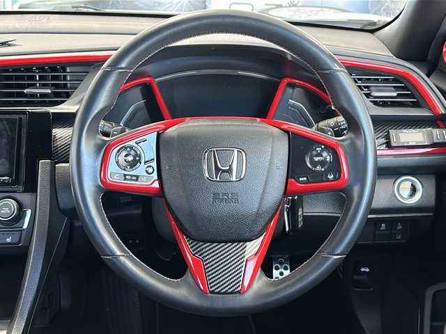 ホンダ シビック ハッチバック ホンダセンシング 富山県 2020(令2)年 4.2万km プラチナホワイトパール 禁煙車　/純正アルミホイール　/衝突被害軽減システム　/純正ＨＤＤナビ【Ｂｌｕｅｔｏｏｔｈ／フルセグＴＶ】　/CDチェンジャー/クルーズコントロール【追従走行あり】　/ＥＴＣ２．０　/ドライブレコーダー【前方のみ】/LEDヘッドライト/パワーシート【D席/N席】/ハーフレザーシート/アンチロックブレーキシステム/横滑り防止装置/レーンキープアシスト/盗難防止装置/パーキングアシスト/アイドリングストップ/オートライト/エンジンスタートボタン