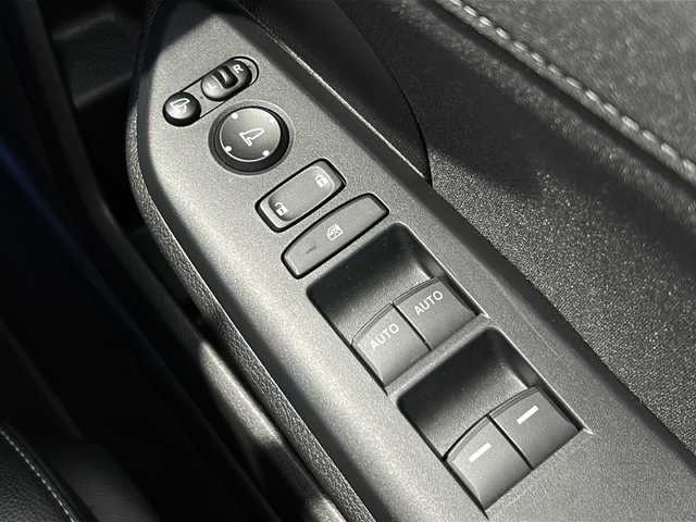 ホンダ シビック ハッチバック ホンダセンシング 富山県 2020(令2)年 4.2万km プラチナホワイトパール 禁煙車　/純正アルミホイール　/衝突被害軽減システム　/純正ＨＤＤナビ【Ｂｌｕｅｔｏｏｔｈ／フルセグＴＶ】　/CDチェンジャー/クルーズコントロール【追従走行あり】　/ＥＴＣ２．０　/ドライブレコーダー【前方のみ】/LEDヘッドライト/パワーシート【D席/N席】/ハーフレザーシート/アンチロックブレーキシステム/横滑り防止装置/レーンキープアシスト/盗難防止装置/パーキングアシスト/アイドリングストップ/オートライト/エンジンスタートボタン