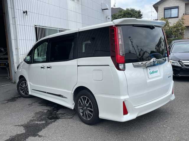 トヨタ ノア Si ダブルバイビー 神奈川県 2016(平28)年 6.8万km ホワイトパールクリスタルシャイン ワンオーナー/プッシュスタート/SDナビ/Bluetooth接続/ビルトインETC2.0/バックカメラ/クルーズコントロール/両側パワースライドドア/サイドガーニッシュ/フリップダウンモニター（リモコンあり）/前方ドライブレコーダー/プリクラッシュ/車線逸脱防止装置/横滑り防止装置/エコモード/ステアリングリモコン/アクセサリーライト/ラバーマット/オートライト/オートハイビーム/ニーエアバッグ