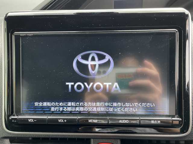 トヨタ ノア Si ダブルバイビー 神奈川県 2016(平28)年 6.8万km ホワイトパールクリスタルシャイン ワンオーナー/プッシュスタート/SDナビ/Bluetooth接続/ビルトインETC2.0/バックカメラ/クルーズコントロール/両側パワースライドドア/サイドガーニッシュ/フリップダウンモニター（リモコンあり）/前方ドライブレコーダー/プリクラッシュ/車線逸脱防止装置/横滑り防止装置/エコモード/ステアリングリモコン/アクセサリーライト/ラバーマット/オートライト/オートハイビーム/ニーエアバッグ