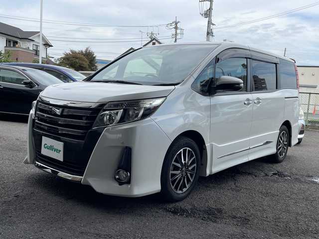 トヨタ ノア Si ダブルバイビー 神奈川県 2016(平28)年 6.8万km ホワイトパールクリスタルシャイン ワンオーナー/プッシュスタート/SDナビ/Bluetooth接続/ビルトインETC2.0/バックカメラ/クルーズコントロール/両側パワースライドドア/サイドガーニッシュ/フリップダウンモニター（リモコンあり）/前方ドライブレコーダー/プリクラッシュ/車線逸脱防止装置/横滑り防止装置/エコモード/ステアリングリモコン/アクセサリーライト/ラバーマット/オートライト/オートハイビーム/ニーエアバッグ