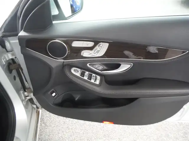 メルセデス・ベンツ Ｃ２００ アバンギャルド 東京都 2015(平27)年 3.9万km シルバー 保証書・取説あり/純正HDDナビ・TV/　DVD・BLUETOOTH/　バックカメラ・ビルトイン2.0ETC/　ドライブレコーダー/レーダーセーフティパッケージ/　レーダークルーズ/　ブラインドスポット/　レーンキープアシスト/　パーキングセンサー/ハーフレザーシート/　前席パワーシート/　シートヒーター/LEDヘッドライト/キーレス ゴー/　スマートキー×2個