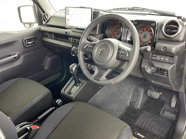 スズキ ジムニー XC 道央・札幌 2025(令7)年 0.2万km ジャングルグリーン ・４WD/・寒冷地仕様/・社外SDナビ/（CD DVD SD BT フルセグ）/・衝突軽減/・レーンキープアシスト/・クルーズコントロール/・ステアリングスイッチ/・D/Nシートヒーター/・ドアミラーヒーター/・LKA/・ダウンヒルアシスト/・LEDヘッドライト/・フォグランプ/・バックカメラ/・社外ドラレコ（前）/・純正１６インチAW