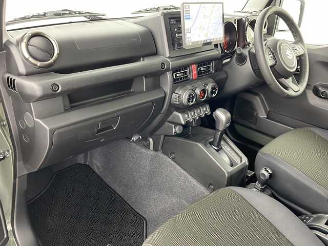 スズキ ジムニー XC 道央・札幌 2025(令7)年 0.2万km ジャングルグリーン ・４WD/・寒冷地仕様/・社外SDナビ/（CD DVD SD BT フルセグ）/・衝突軽減/・レーンキープアシスト/・クルーズコントロール/・ステアリングスイッチ/・D/Nシートヒーター/・ドアミラーヒーター/・LKA/・ダウンヒルアシスト/・LEDヘッドライト/・フォグランプ/・バックカメラ/・社外ドラレコ（前）/・純正１６インチAW