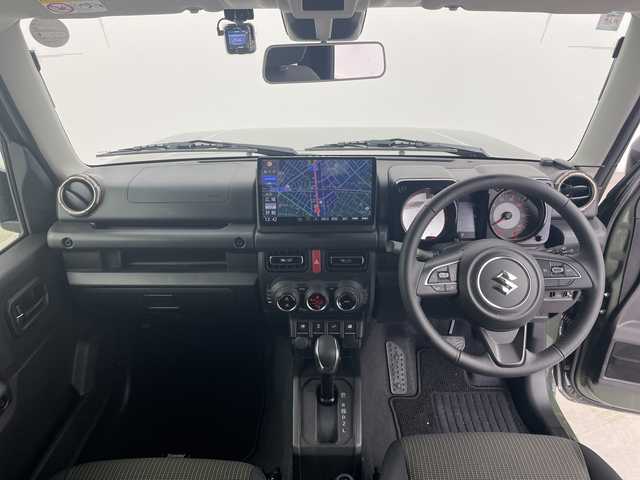 スズキ ジムニー XC 群馬県 2025(令7)年 0.2万km ジャングルグリーン ４ＷＤターボ　１０型ナビ　Ｂｌｕｅｔｏｏｔｈ／フルセグＴＶ　バックカメラ　ドラレコ　衝突被害軽減システム　シートヒーター　クルーズコントロール　ダウンヒルアシスト　ステアリングスイッチ　禁煙車
