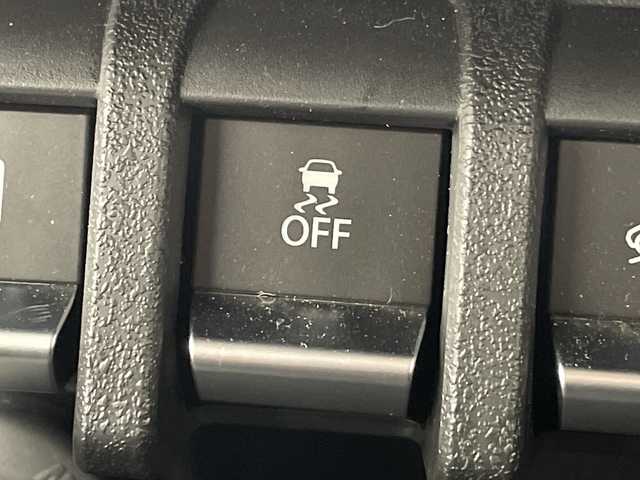 スズキ ジムニー XC 群馬県 2025(令7)年 0.2万km ジャングルグリーン ４ＷＤターボ　１０型ナビ　Ｂｌｕｅｔｏｏｔｈ／フルセグＴＶ　バックカメラ　ドラレコ　衝突被害軽減システム　シートヒーター　クルーズコントロール　ダウンヒルアシスト　ステアリングスイッチ　禁煙車