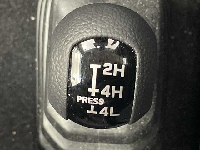 スズキ ジムニー XC 群馬県 2025(令7)年 0.2万km ジャングルグリーン ４ＷＤターボ　１０型ナビ　Ｂｌｕｅｔｏｏｔｈ／フルセグＴＶ　バックカメラ　ドラレコ　衝突被害軽減システム　シートヒーター　クルーズコントロール　ダウンヒルアシスト　ステアリングスイッチ　禁煙車