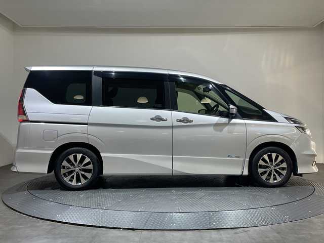 日産 セレナ ハイウェイスター Vセレクション 愛媛県 2018(平30)年 6.4万km ブリリアントシルバー 純正9インチナビ/Bluetooth/フルセグ/USB/全周囲カメラ/フリップダウンモニター/プロパイロット/インテリジェンスルームミラー/両側電動スライドドア/衝突被害軽減ブレーキ/レーンキープアシスト/前後コーナーセンサー/LEDヘッドライト/オートライト/ドライブレコーダー/ETC/シートヒーター/ウォークスルー/スペアキー/保証書/取扱説明書