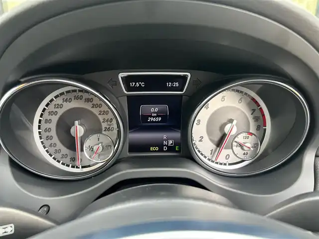 メルセデス・ベンツ ＧＬＡ１８０ スポーツ 石川県 2014(平26)年 3万km 黒