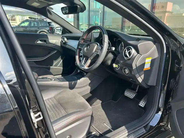メルセデス・ベンツ ＧＬＡ１８０ スポーツ 石川県 2014(平26)年 3万km 黒