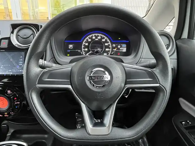 日産 ノート e－パワー X FOUR 道央・札幌 2020(令2)年 8.4万km ブリリアントホワイトパール ・４WD/・衝突軽減ブレーキ/・社外ナビ/　CD＆BT＆USB＆AUX/・バックカメラ/・レーンキープアシスト/・コーナーセンサー/・オートエアコン/・オートライト/・電動格納ミラー/・鉄ホイール＆冬タイヤ積込/・前方ドライブレコーダー/・プッシュスタート/・スマートキー/・社外フロアマット/・ドアバイザー/・ウィンカーミラー