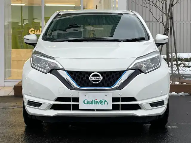 日産 ノート e－パワー X FOUR 道央・札幌 2020(令2)年 8.4万km ブリリアントホワイトパール ・４WD/・衝突軽減ブレーキ/・社外ナビ/　CD＆BT＆USB＆AUX/・バックカメラ/・レーンキープアシスト/・コーナーセンサー/・オートエアコン/・オートライト/・電動格納ミラー/・鉄ホイール＆冬タイヤ積込/・前方ドライブレコーダー/・プッシュスタート/・スマートキー/・社外フロアマット/・ドアバイザー/・ウィンカーミラー