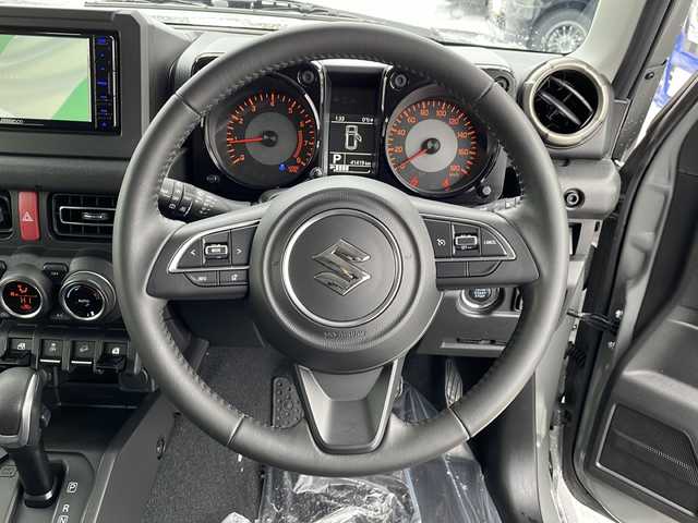 スズキ ジムニー シエラ JC 道北・旭川 2023(令5)年 4.2万km ミディアムグレー /4WD//禁煙車//ワンオーナー//純正メモリナビ//CD/DVD/SD/USB/BT/フルセグ//社外１６インチアルミホイール//ホワイトレタータイヤ//バックカメラ//スズキセーフティサポート//衝突軽減ブレーキ//レーンキープ//クルーズコントロール//アイドリングストップ//シートヒーター//ミラーヒーター//オートハイビーム//オートライト//LEDヘッドライト//フォグライト//ヘッドライトウォッシャー//ビルトインETC//前後ドライブレコーダー//オプショングリル//純正フロアマット//ドアバイザー//スマートキー//プッシュスタート