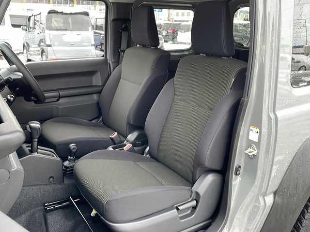 スズキ ジムニー シエラ JC 道北・旭川 2023(令5)年 4.2万km ミディアムグレー /4WD//禁煙車//ワンオーナー//純正メモリナビ//CD/DVD/SD/USB/BT/フルセグ//社外１６インチアルミホイール//ホワイトレタータイヤ//バックカメラ//スズキセーフティサポート//衝突軽減ブレーキ//レーンキープ//クルーズコントロール//アイドリングストップ//シートヒーター//ミラーヒーター//オートハイビーム//オートライト//LEDヘッドライト//フォグライト//ヘッドライトウォッシャー//ビルトインETC//前後ドライブレコーダー//オプショングリル//純正フロアマット//ドアバイザー//スマートキー//プッシュスタート