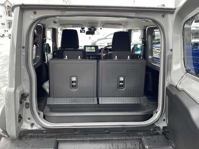 スズキ ジムニー シエラ JC 道北・旭川 2023(令5)年 4.2万km ミディアムグレー /4WD//禁煙車//ワンオーナー//純正メモリナビ//CD/DVD/SD/USB/BT/フルセグ//社外１６インチアルミホイール//ホワイトレタータイヤ//バックカメラ//スズキセーフティサポート//衝突軽減ブレーキ//レーンキープ//クルーズコントロール//アイドリングストップ//シートヒーター//ミラーヒーター//オートハイビーム//オートライト//LEDヘッドライト//フォグライト//ヘッドライトウォッシャー//ビルトインETC//前後ドライブレコーダー//オプショングリル//純正フロアマット//ドアバイザー//スマートキー//プッシュスタート