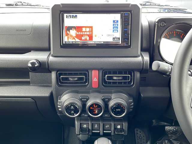 スズキ ジムニー シエラ JC 道北・旭川 2023(令5)年 4.2万km ミディアムグレー /4WD//禁煙車//ワンオーナー//純正メモリナビ//CD/DVD/SD/USB/BT/フルセグ//社外１６インチアルミホイール//ホワイトレタータイヤ//バックカメラ//スズキセーフティサポート//衝突軽減ブレーキ//レーンキープ//クルーズコントロール//アイドリングストップ//シートヒーター//ミラーヒーター//オートハイビーム//オートライト//LEDヘッドライト//フォグライト//ヘッドライトウォッシャー//ビルトインETC//前後ドライブレコーダー//オプショングリル//純正フロアマット//ドアバイザー//スマートキー//プッシュスタート