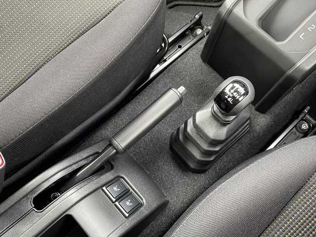 スズキ ジムニー シエラ JC 道北・旭川 2023(令5)年 4.2万km ミディアムグレー /4WD//禁煙車//ワンオーナー//純正メモリナビ//CD/DVD/SD/USB/BT/フルセグ//社外１６インチアルミホイール//ホワイトレタータイヤ//バックカメラ//スズキセーフティサポート//衝突軽減ブレーキ//レーンキープ//クルーズコントロール//アイドリングストップ//シートヒーター//ミラーヒーター//オートハイビーム//オートライト//LEDヘッドライト//フォグライト//ヘッドライトウォッシャー//ビルトインETC//前後ドライブレコーダー//オプショングリル//純正フロアマット//ドアバイザー//スマートキー//プッシュスタート