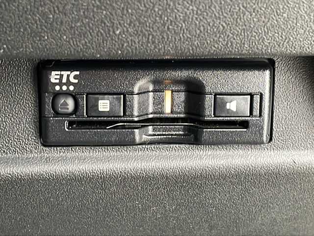 スズキ ジムニー シエラ JC 道北・旭川 2023(令5)年 4.2万km ミディアムグレー /4WD//禁煙車//ワンオーナー//純正メモリナビ//CD/DVD/SD/USB/BT/フルセグ//社外１６インチアルミホイール//ホワイトレタータイヤ//バックカメラ//スズキセーフティサポート//衝突軽減ブレーキ//レーンキープ//クルーズコントロール//アイドリングストップ//シートヒーター//ミラーヒーター//オートハイビーム//オートライト//LEDヘッドライト//フォグライト//ヘッドライトウォッシャー//ビルトインETC//前後ドライブレコーダー//オプショングリル//純正フロアマット//ドアバイザー//スマートキー//プッシュスタート