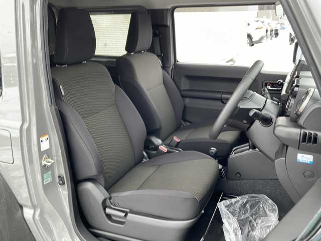 スズキ ジムニー シエラ JC 道北・旭川 2023(令5)年 4.2万km ミディアムグレー /4WD//禁煙車//ワンオーナー//純正メモリナビ//CD/DVD/SD/USB/BT/フルセグ//社外１６インチアルミホイール//ホワイトレタータイヤ//バックカメラ//スズキセーフティサポート//衝突軽減ブレーキ//レーンキープ//クルーズコントロール//アイドリングストップ//シートヒーター//ミラーヒーター//オートハイビーム//オートライト//LEDヘッドライト//フォグライト//ヘッドライトウォッシャー//ビルトインETC//前後ドライブレコーダー//オプショングリル//純正フロアマット//ドアバイザー//スマートキー//プッシュスタート