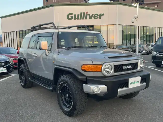 トヨタ ＦＪクルーザー カラーパッケージ 長崎県 2016(平28)年 6.2万km セメントグレーM/ホワイト クルーズコントロール/ルーフキャリア/社外メモリナビ/(フルセグ・DVD・CD・SD・BT)/バックカメラ/ETC/コーナーセンサー/横滑り防止/ライトレベライザー/整備記録簿/（H27/28/29/30/R2/R3/R5/R7有）/社外16インチアルミ