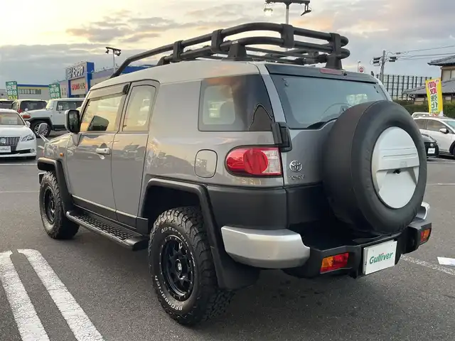 トヨタ ＦＪクルーザー カラーパッケージ 長崎県 2016(平28)年 6.2万km セメントグレーM/ホワイト クルーズコントロール/ルーフキャリア/社外メモリナビ/(フルセグ・DVD・CD・SD・BT)/バックカメラ/ETC/コーナーセンサー/横滑り防止/ライトレベライザー/整備記録簿/（H27/28/29/30/R2/R3/R5/R7有）/社外16インチアルミ