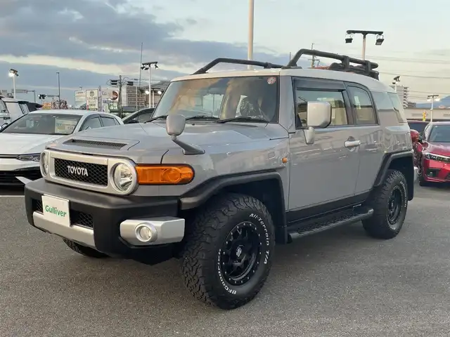 トヨタ ＦＪクルーザー カラーパッケージ 長崎県 2016(平28)年 6.2万km セメントグレーM/ホワイト クルーズコントロール/ルーフキャリア/社外メモリナビ/(フルセグ・DVD・CD・SD・BT)/バックカメラ/ETC/コーナーセンサー/横滑り防止/ライトレベライザー/整備記録簿/（H27/28/29/30/R2/R3/R5/R7有）/社外16インチアルミ