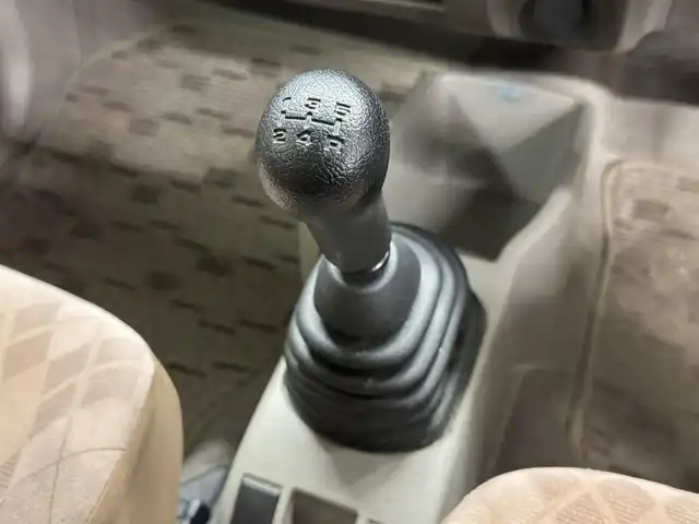 マツダ キャロル GⅡ 三重県 2007(平19)年 5.9万km シルキーシルバーメタリック ガソリン/FF/5F/CDチューナー/安全/・ABS/・運転席・助手席エアバッグ/・プリテンショナー付3点シートベルト/装備/・マニュアルエアコン/・電動格納ドアミラー/・キーレスエントリー/・リモコンキーx1/・パワーステアリング/・全ドアパワーウインドウ/・純正ホイールキャップ＋13インチスチールホイール/・純正フロアマット/・ドアバイザー/など