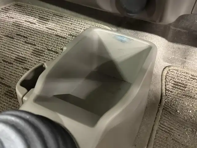 マツダ キャロル GⅡ 三重県 2007(平19)年 5.9万km シルキーシルバーメタリック ガソリン/FF/5F/CDチューナー/安全/・ABS/・運転席・助手席エアバッグ/・プリテンショナー付3点シートベルト/装備/・マニュアルエアコン/・電動格納ドアミラー/・キーレスエントリー/・リモコンキーx1/・パワーステアリング/・全ドアパワーウインドウ/・純正ホイールキャップ＋13インチスチールホイール/・純正フロアマット/・ドアバイザー/など