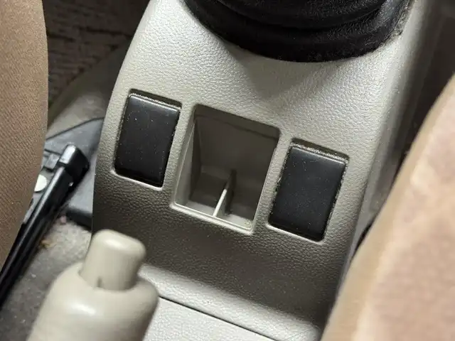 マツダ キャロル GⅡ 三重県 2007(平19)年 5.9万km シルキーシルバーメタリック ガソリン/FF/5F/CDチューナー/安全/・ABS/・運転席・助手席エアバッグ/・プリテンショナー付3点シートベルト/装備/・マニュアルエアコン/・電動格納ドアミラー/・キーレスエントリー/・リモコンキーx1/・パワーステアリング/・全ドアパワーウインドウ/・純正ホイールキャップ＋13インチスチールホイール/・純正フロアマット/・ドアバイザー/など