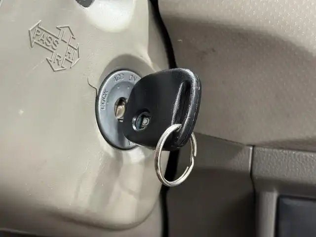 マツダ キャロル GⅡ 三重県 2007(平19)年 5.9万km シルキーシルバーメタリック ガソリン/FF/5F/CDチューナー/安全/・ABS/・運転席・助手席エアバッグ/・プリテンショナー付3点シートベルト/装備/・マニュアルエアコン/・電動格納ドアミラー/・キーレスエントリー/・リモコンキーx1/・パワーステアリング/・全ドアパワーウインドウ/・純正ホイールキャップ＋13インチスチールホイール/・純正フロアマット/・ドアバイザー/など