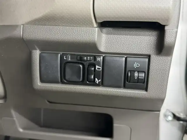 マツダ キャロル GⅡ 三重県 2007(平19)年 5.9万km シルキーシルバーメタリック ガソリン/FF/5F/CDチューナー/安全/・ABS/・運転席・助手席エアバッグ/・プリテンショナー付3点シートベルト/装備/・マニュアルエアコン/・電動格納ドアミラー/・キーレスエントリー/・リモコンキーx1/・パワーステアリング/・全ドアパワーウインドウ/・純正ホイールキャップ＋13インチスチールホイール/・純正フロアマット/・ドアバイザー/など