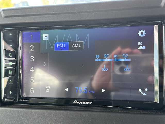 スズキ ジムニー XL 東京都 2021(令3)年 1.8万km スペリアホワイト Bluetooth接続可/バックカメラ/USB接続可/純正アルミホイール/社外フロアマット/シートヒーター/レーンキープアシスト/横滑り防止装置/盗難防止装置/衝突被害軽減システム/オートライト/背面タイヤ/ETC/ABS/W＋サイドエアバッグ/プッシュスタート/スマートキー/保証書、取扱説明書