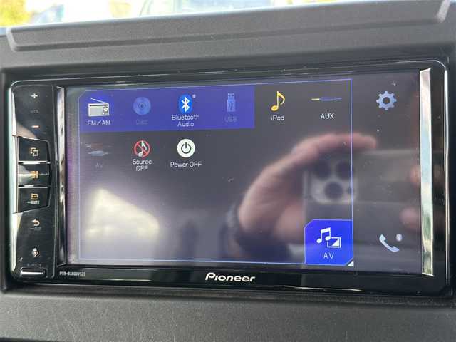 スズキ ジムニー XL 東京都 2021(令3)年 1.8万km スペリアホワイト Bluetooth接続可/バックカメラ/USB接続可/純正アルミホイール/社外フロアマット/シートヒーター/レーンキープアシスト/横滑り防止装置/盗難防止装置/衝突被害軽減システム/オートライト/背面タイヤ/ETC/ABS/W＋サイドエアバッグ/プッシュスタート/スマートキー/保証書、取扱説明書