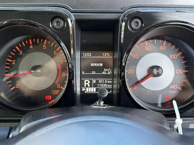 スズキ ジムニー XL 東京都 2021(令3)年 1.8万km スペリアホワイト Bluetooth接続可/バックカメラ/USB接続可/純正アルミホイール/社外フロアマット/シートヒーター/レーンキープアシスト/横滑り防止装置/盗難防止装置/衝突被害軽減システム/オートライト/背面タイヤ/ETC/ABS/W＋サイドエアバッグ/プッシュスタート/スマートキー/保証書、取扱説明書