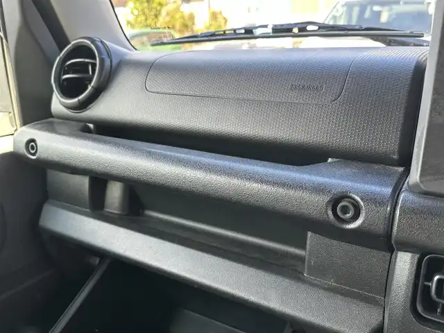 スズキ ジムニー XL 東京都 2021(令3)年 1.8万km スペリアホワイト Bluetooth接続可/バックカメラ/USB接続可/純正アルミホイール/社外フロアマット/シートヒーター/レーンキープアシスト/横滑り防止装置/盗難防止装置/衝突被害軽減システム/オートライト/背面タイヤ/ETC/ABS/W＋サイドエアバッグ/プッシュスタート/スマートキー/保証書、取扱説明書