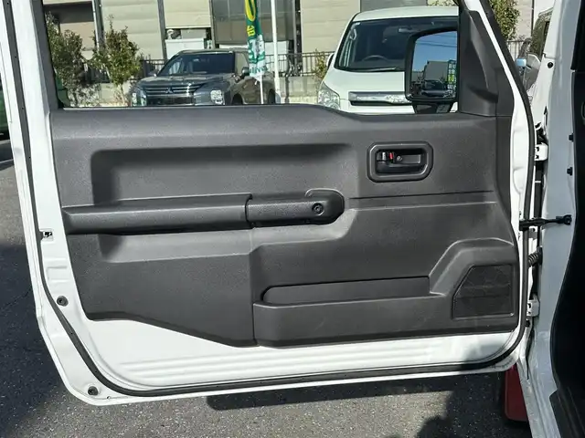 スズキ ジムニー XL 東京都 2021(令3)年 1.8万km スペリアホワイト Bluetooth接続可/バックカメラ/USB接続可/純正アルミホイール/社外フロアマット/シートヒーター/レーンキープアシスト/横滑り防止装置/盗難防止装置/衝突被害軽減システム/オートライト/背面タイヤ/ETC/ABS/W＋サイドエアバッグ/プッシュスタート/スマートキー/保証書、取扱説明書