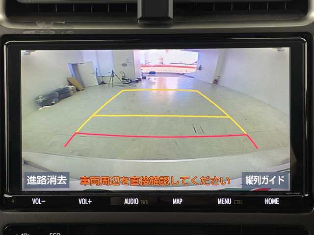 トヨタ プリウス ＰＨＶ S GRスポーツ 大阪府 2018(平30)年 6.9万km ホワイトパールクリスタルシャイン 禁煙車/トヨタセーフティーセンス/　・プリクラッシュセーフティ/　・レーンディパーチャーアラート/　・アダプティブハイビームアシスト/　・レーダークルーズコントロール/純正ナビ/　（Bluetooth/CD/DVD）/フルセグTV/バックカメラ/ハーフレザーシート/LEDヘッドライト/オートライト/フォグランプ/社外18インチアルミホイール/コーナーセンサー/スマートキー/ビルトインETC