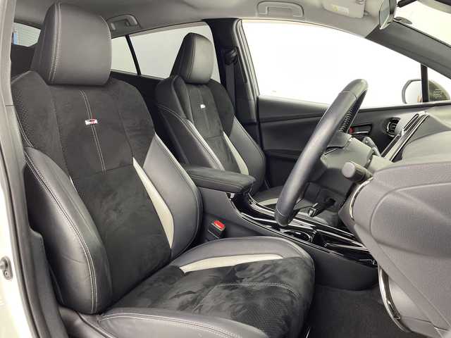 トヨタ プリウス ＰＨＶ S GRスポーツ 大阪府 2018(平30)年 6.9万km ホワイトパールクリスタルシャイン 禁煙車/トヨタセーフティーセンス/　・プリクラッシュセーフティ/　・レーンディパーチャーアラート/　・アダプティブハイビームアシスト/　・レーダークルーズコントロール/純正ナビ/　（Bluetooth/CD/DVD）/フルセグTV/バックカメラ/ハーフレザーシート/LEDヘッドライト/オートライト/フォグランプ/社外18インチアルミホイール/コーナーセンサー/スマートキー/ビルトインETC