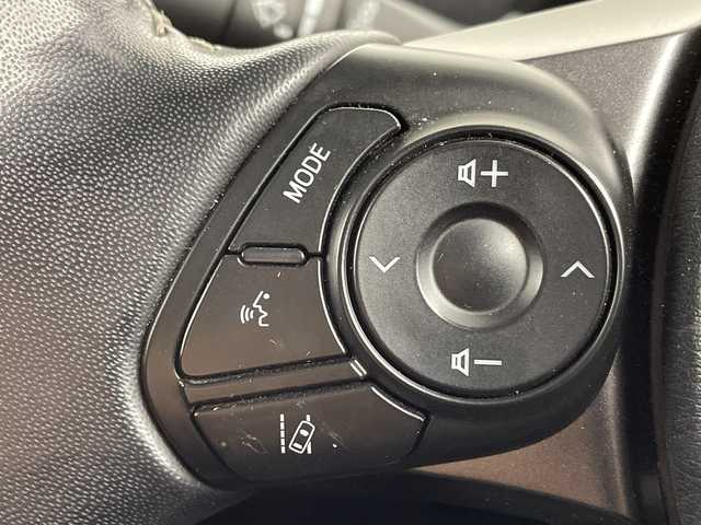 トヨタ プリウス ＰＨＶ S GRスポーツ 大阪府 2018(平30)年 6.9万km ホワイトパールクリスタルシャイン 禁煙車/トヨタセーフティーセンス/　・プリクラッシュセーフティ/　・レーンディパーチャーアラート/　・アダプティブハイビームアシスト/　・レーダークルーズコントロール/純正ナビ/　（Bluetooth/CD/DVD）/フルセグTV/バックカメラ/ハーフレザーシート/LEDヘッドライト/オートライト/フォグランプ/社外18インチアルミホイール/コーナーセンサー/スマートキー/ビルトインETC