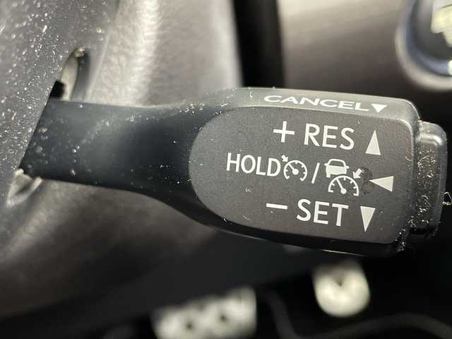 トヨタ プリウス ＰＨＶ S GRスポーツ 大阪府 2018(平30)年 6.9万km ホワイトパールクリスタルシャイン 禁煙車/トヨタセーフティーセンス/　・プリクラッシュセーフティ/　・レーンディパーチャーアラート/　・アダプティブハイビームアシスト/　・レーダークルーズコントロール/純正ナビ/　（Bluetooth/CD/DVD）/フルセグTV/バックカメラ/ハーフレザーシート/LEDヘッドライト/オートライト/フォグランプ/社外18インチアルミホイール/コーナーセンサー/スマートキー/ビルトインETC