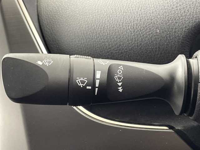 トヨタ プリウス ＰＨＶ S GRスポーツ 大阪府 2018(平30)年 6.9万km ホワイトパールクリスタルシャイン 禁煙車/トヨタセーフティーセンス/　・プリクラッシュセーフティ/　・レーンディパーチャーアラート/　・アダプティブハイビームアシスト/　・レーダークルーズコントロール/純正ナビ/　（Bluetooth/CD/DVD）/フルセグTV/バックカメラ/ハーフレザーシート/LEDヘッドライト/オートライト/フォグランプ/社外18インチアルミホイール/コーナーセンサー/スマートキー/ビルトインETC