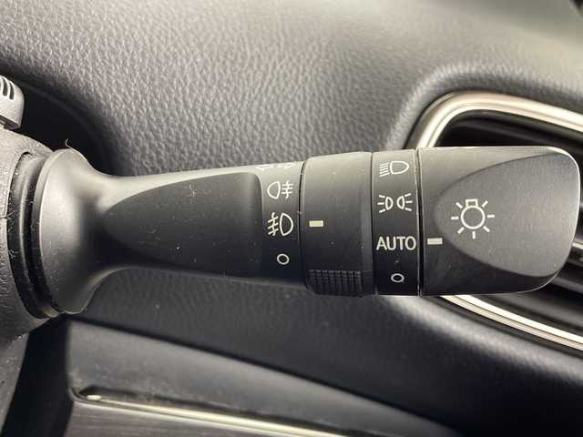 トヨタ プリウス ＰＨＶ S GRスポーツ 大阪府 2018(平30)年 6.9万km ホワイトパールクリスタルシャイン 禁煙車/トヨタセーフティーセンス/　・プリクラッシュセーフティ/　・レーンディパーチャーアラート/　・アダプティブハイビームアシスト/　・レーダークルーズコントロール/純正ナビ/　（Bluetooth/CD/DVD）/フルセグTV/バックカメラ/ハーフレザーシート/LEDヘッドライト/オートライト/フォグランプ/社外18インチアルミホイール/コーナーセンサー/スマートキー/ビルトインETC